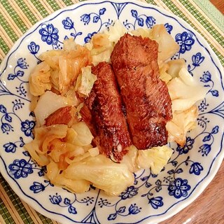 サンマの蒲焼とキャベツ炒め